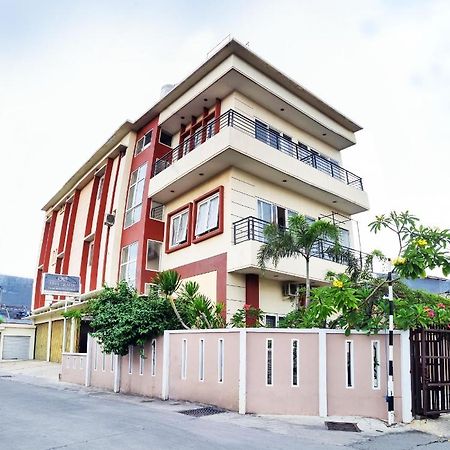 Hotel OYO 1451 Arya Graha Semarang Exterior foto