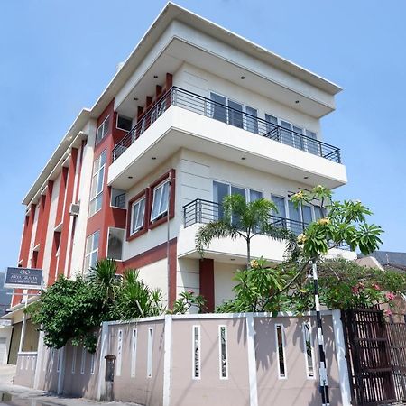 Hotel OYO 1451 Arya Graha Semarang Exterior foto