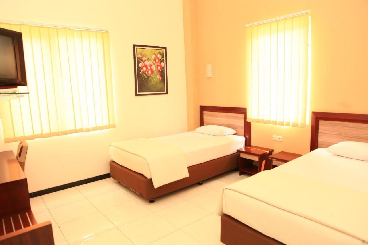 Hotel OYO 1451 Arya Graha Semarang Exterior foto