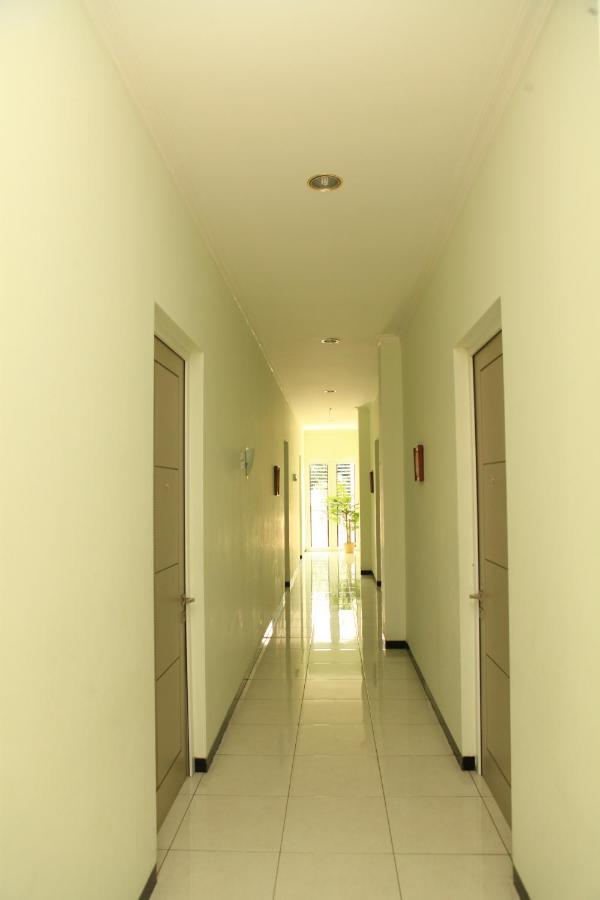 Hotel OYO 1451 Arya Graha Semarang Exterior foto