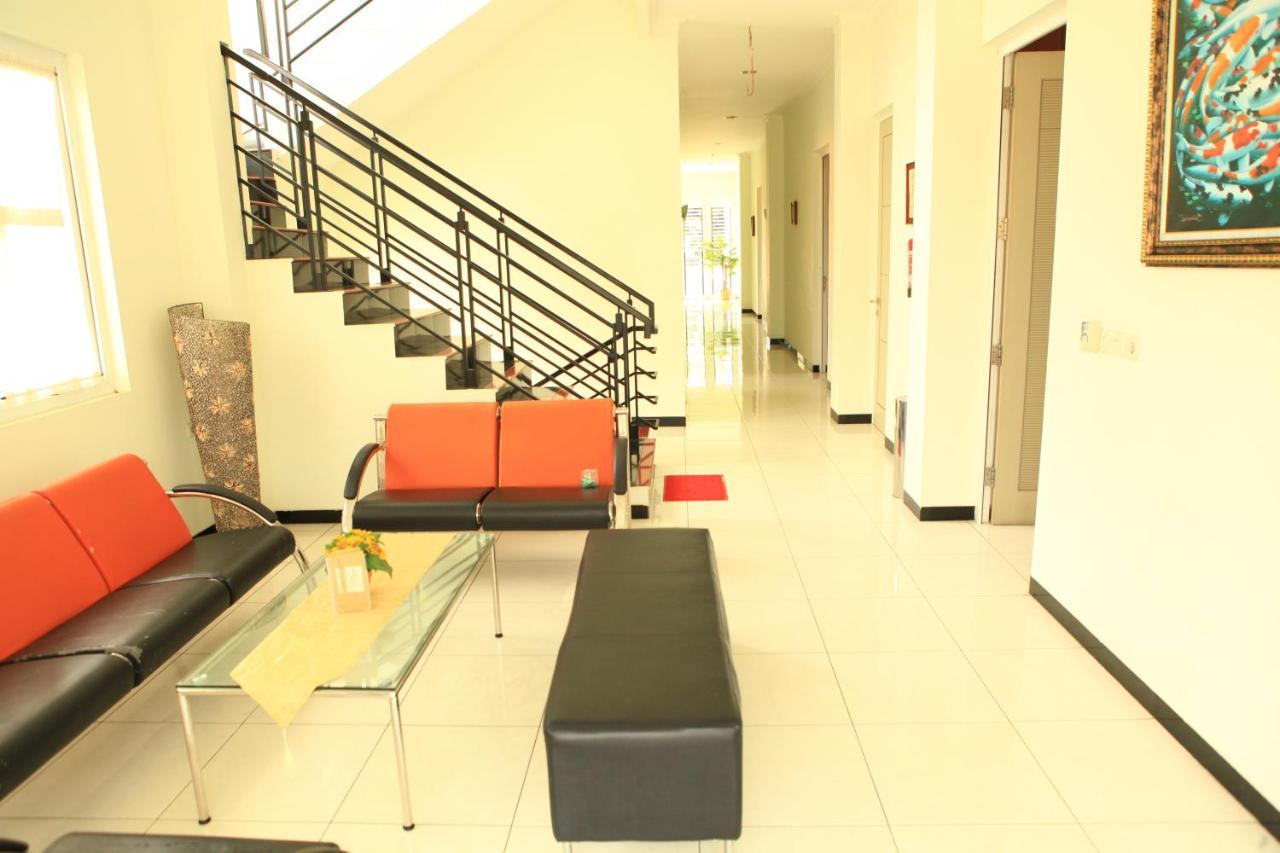 Hotel OYO 1451 Arya Graha Semarang Exterior foto
