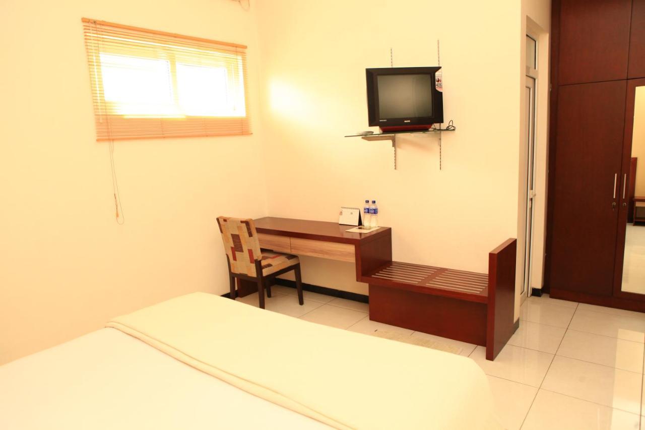 Hotel OYO 1451 Arya Graha Semarang Exterior foto