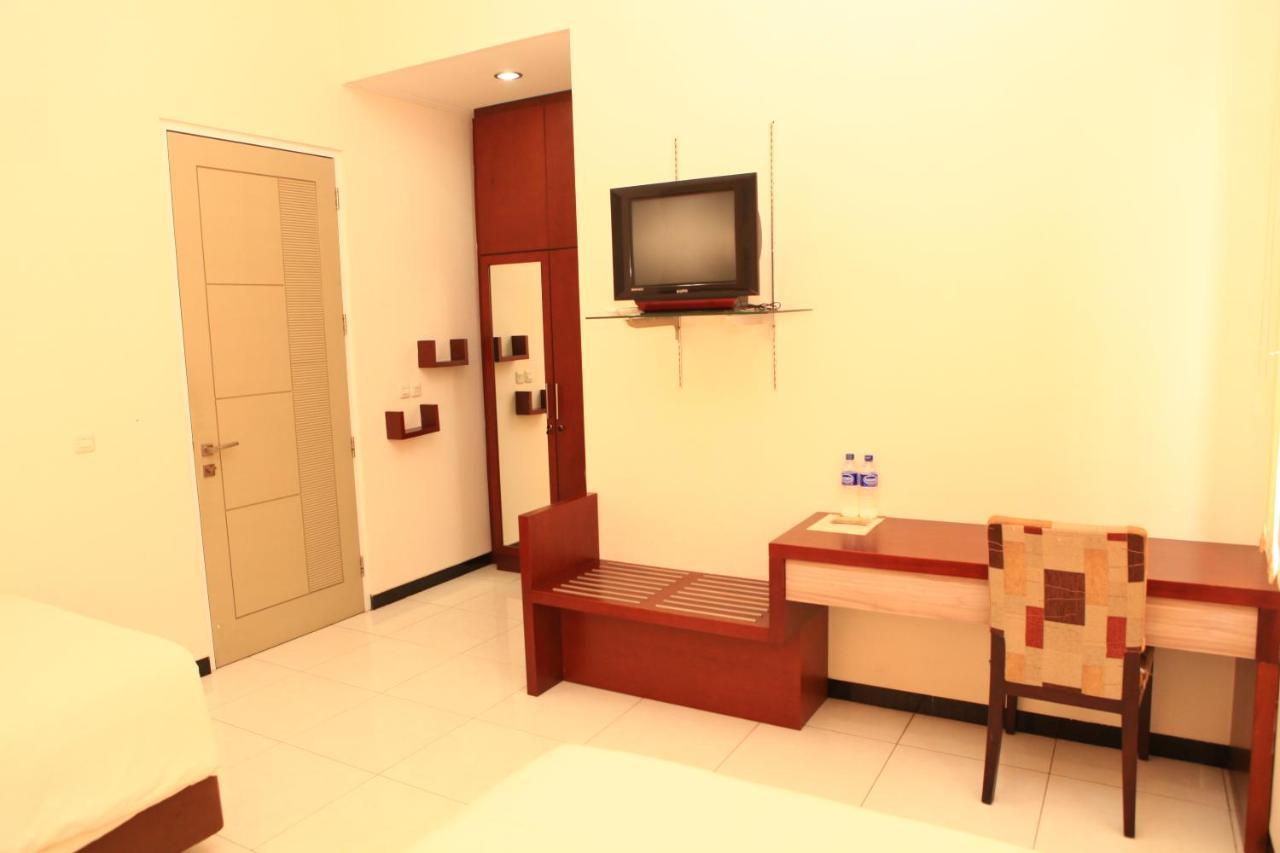 Hotel OYO 1451 Arya Graha Semarang Exterior foto