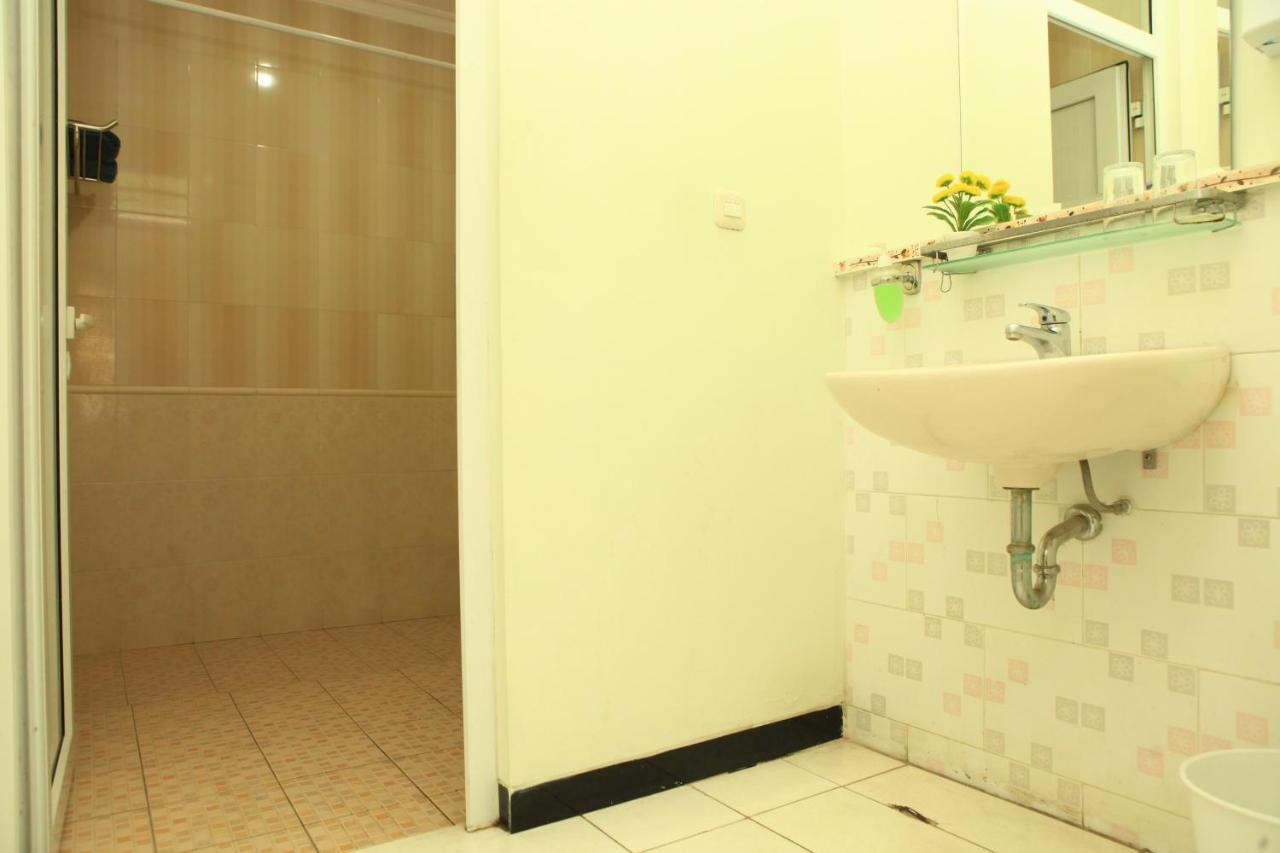 Hotel OYO 1451 Arya Graha Semarang Exterior foto