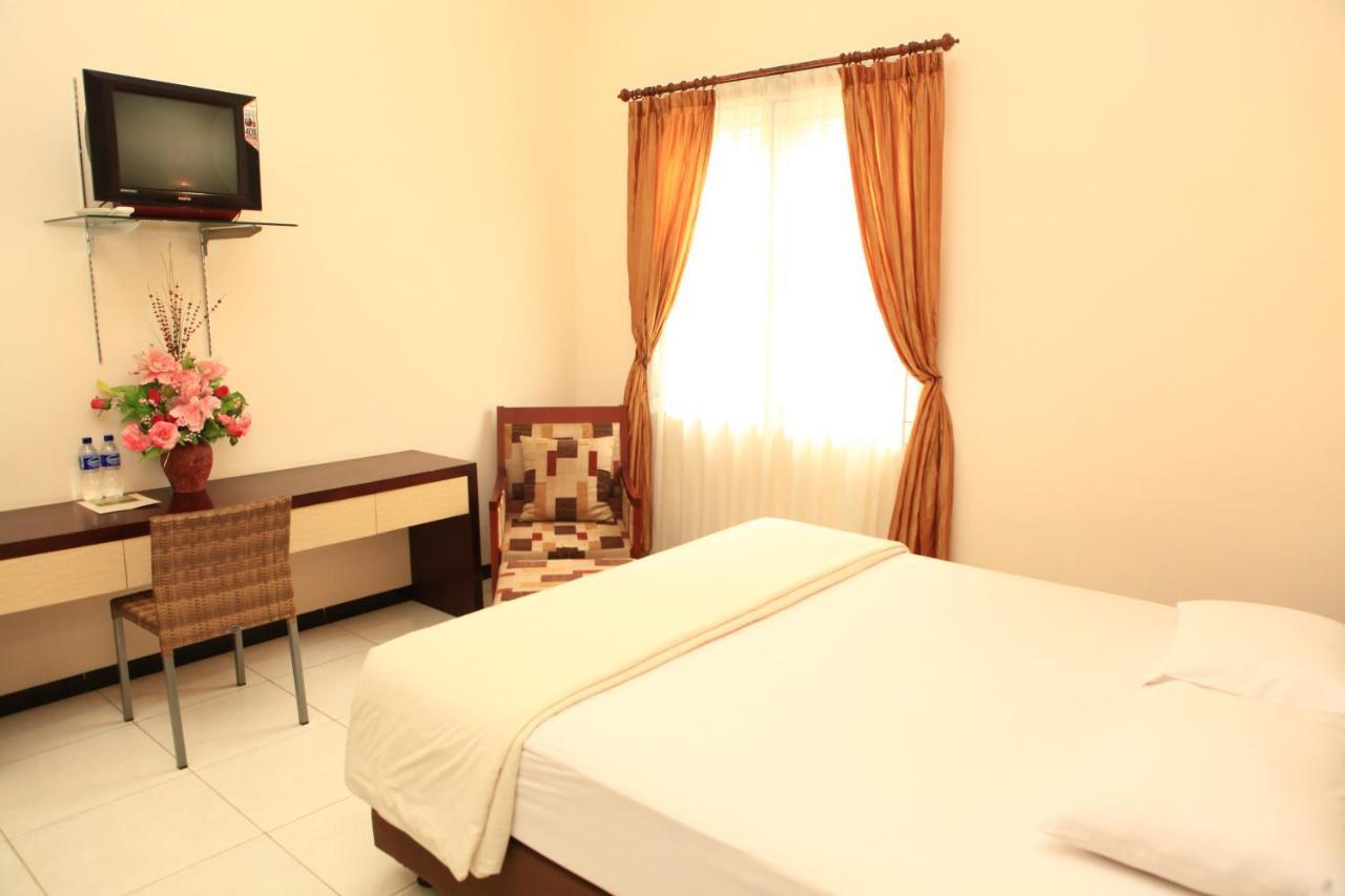 Hotel OYO 1451 Arya Graha Semarang Exterior foto