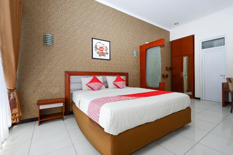 Hotel OYO 1451 Arya Graha Semarang Exterior foto