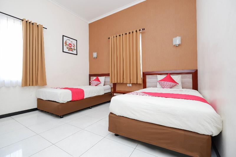 Hotel OYO 1451 Arya Graha Semarang Exterior foto