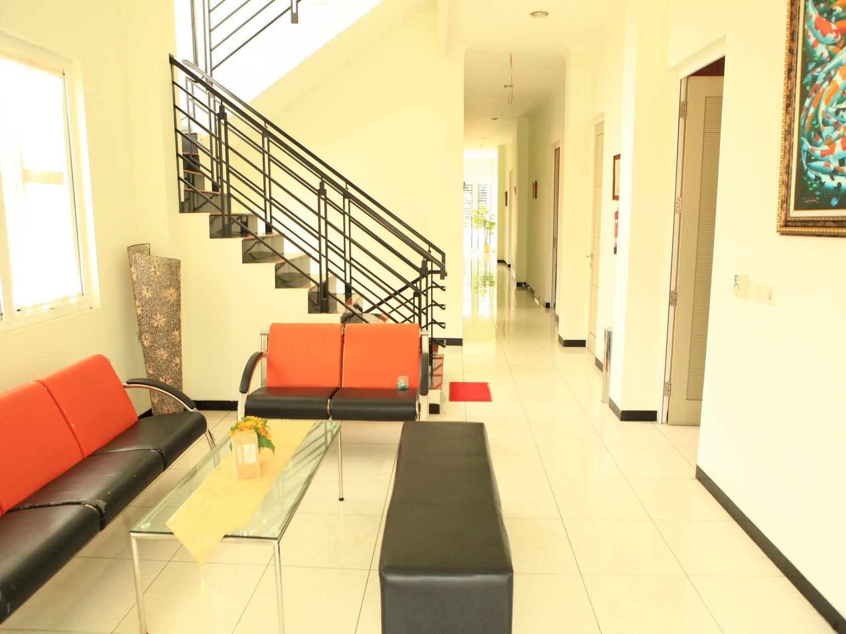Hotel OYO 1451 Arya Graha Semarang Exterior foto