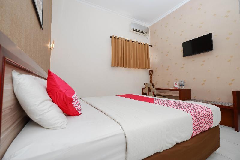 Hotel OYO 1451 Arya Graha Semarang Exterior foto