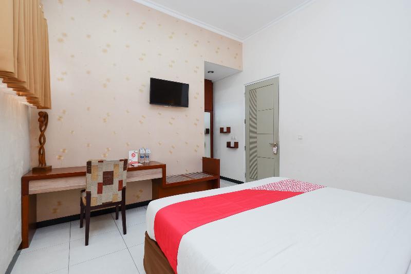 Hotel OYO 1451 Arya Graha Semarang Exterior foto