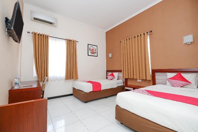 Hotel OYO 1451 Arya Graha Semarang Exterior foto