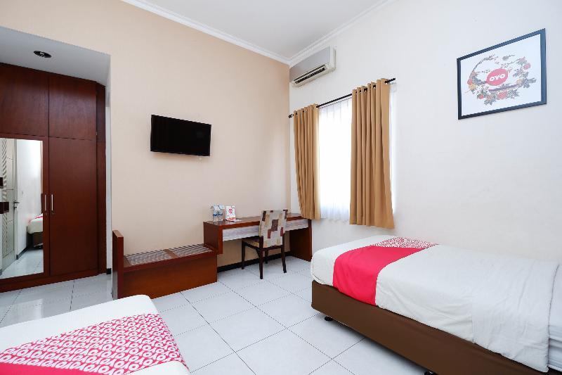 Hotel OYO 1451 Arya Graha Semarang Exterior foto